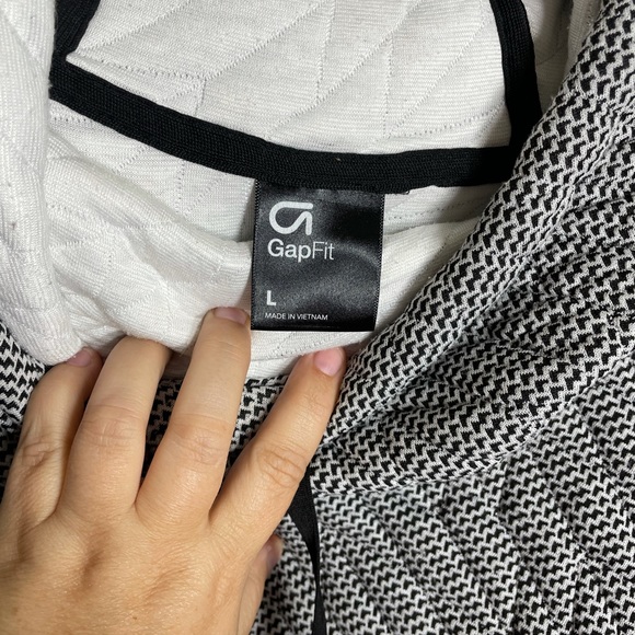 COPY - Gap fit pullover with hoodie - Picture 3 of 6